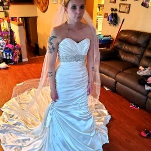 Sottero and Midgley Adorae JSM1307

 Size 4